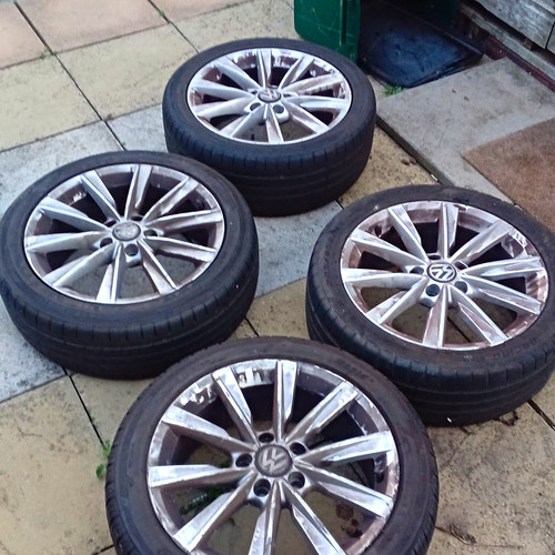 Alloy wheels - alloy,